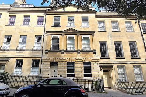 1 bed property, in St James Square, £220,000