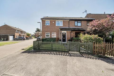 2 bed property, in Spackman Close, £325,000