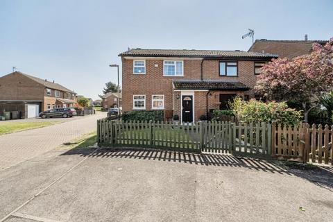 2 bed property, in Spackman Close, £325,000