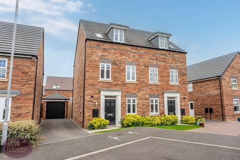 3 bed property, in Canary Gardens, £325,000