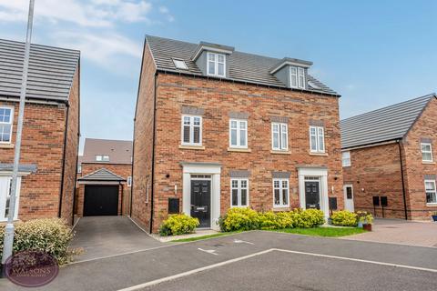 3 bed property, in Canary Gardens, £325,000