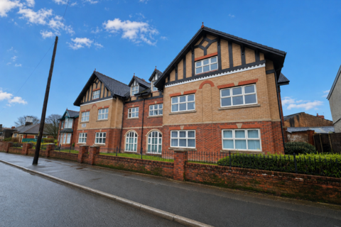 2 bed property, in Stonemasons Court, £80,000