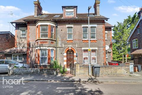 2 bed property, in Downs Road, £150,000