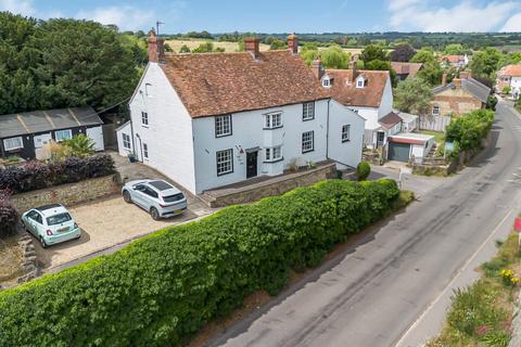 4 bed property, in High Street, £900,000