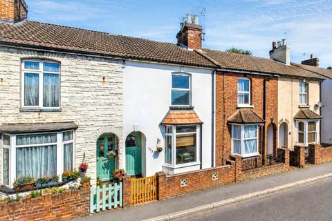 2 bed property, in Cambridge Street, £285,000