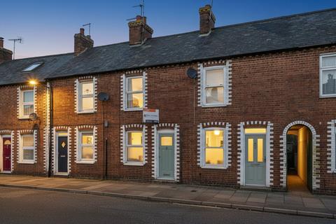 2 bed property, in Chinnor Road, £325,000