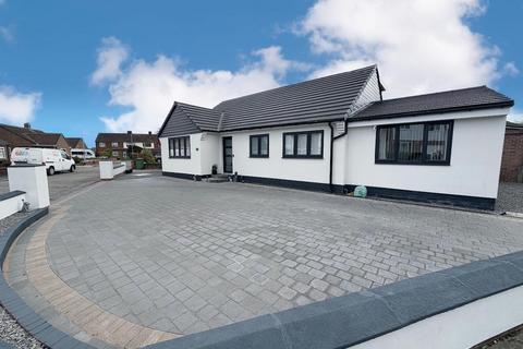 5 bed property, in Woodmere Road, £400,000