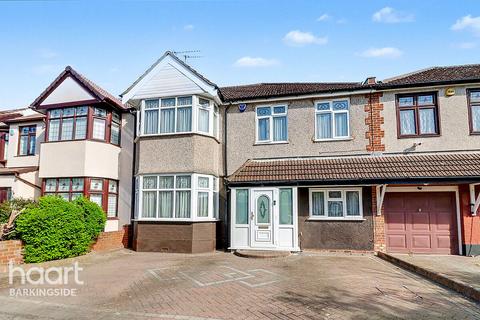 4 bed property, in Mapleleafe Gardens, £750,000