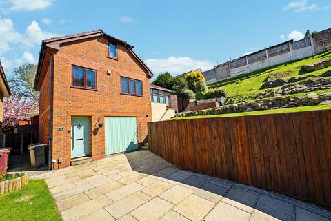 3 bed property, in Pailton Close, £390,000