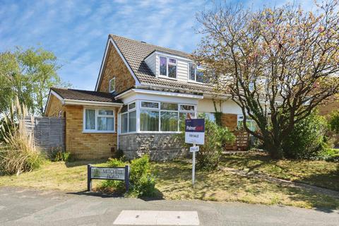 4 bed property, in Scarf Road, £375,000
