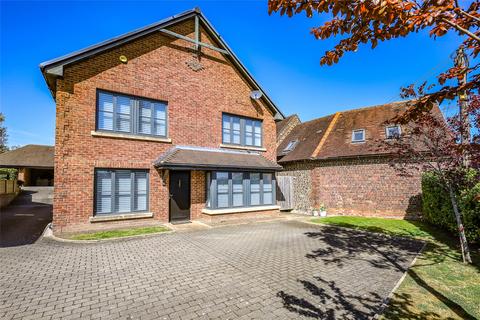 4 bed property, in Farnham Road, £935,000