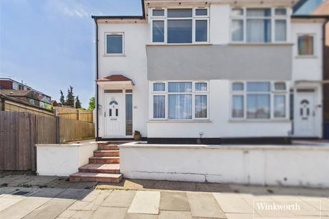 2 bed property, in Hillview Gardens, £385,000