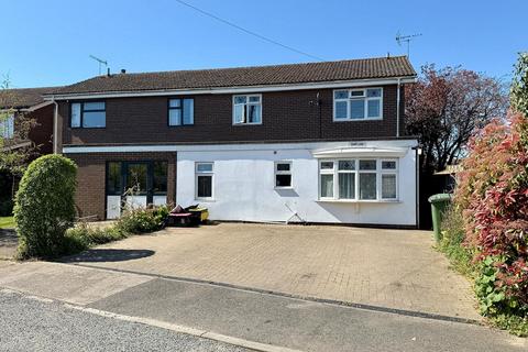 4 bed property, in Chapel Lane, £350,000