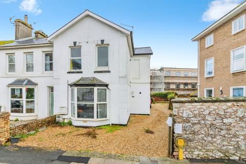 1 bed property, in Conway Road, £115,000