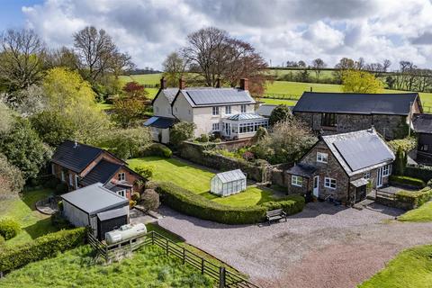 4 bed property, in Shillingford, £2,000,000