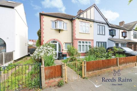 3 bed property, in Milton Crescent, £600,000