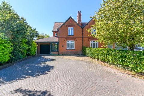 3 bed property, in Birmingham Road, £450,000