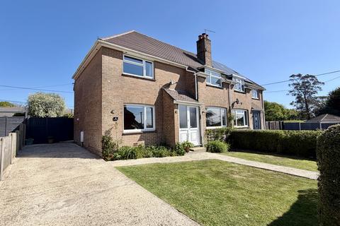 3 bed property, in Foxhills Crescent, £375,000
