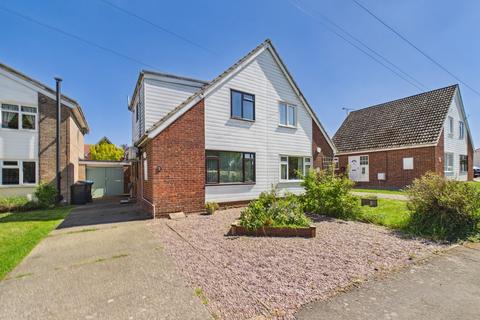 2 bed property, in Elmswell, £250,000