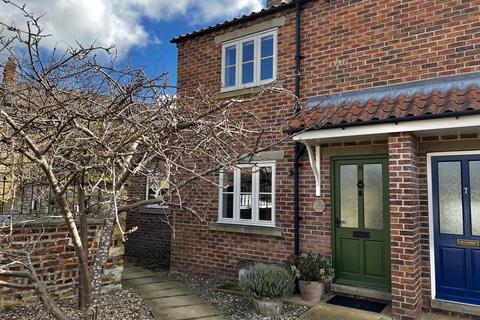 2 bed property, in Robinson Court, £225,000