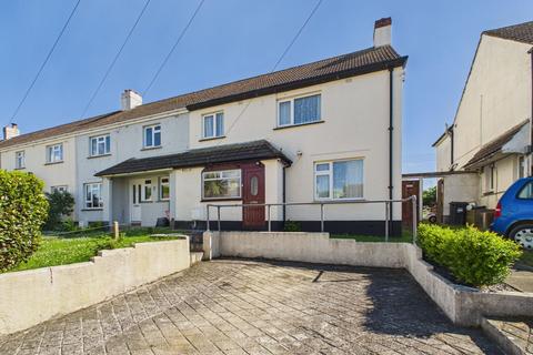 3 bed property, in Woodfield Road, £275,000