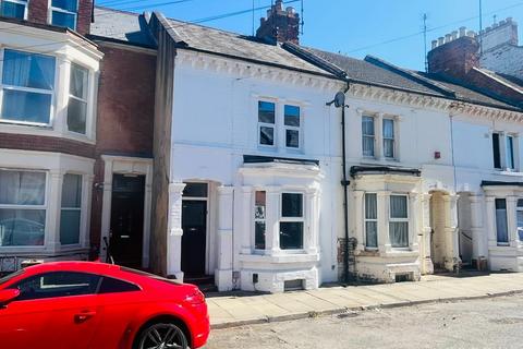 3 bed property, in Colwyn Road, £290,000