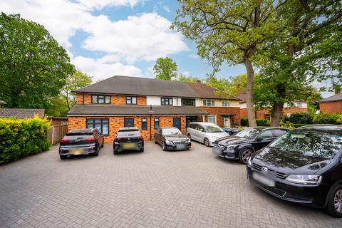 5 bed property, in Albert Drive, £650,000