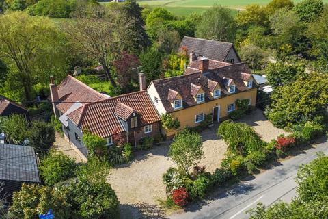 4 bed property, in Honey Tye, £800,000