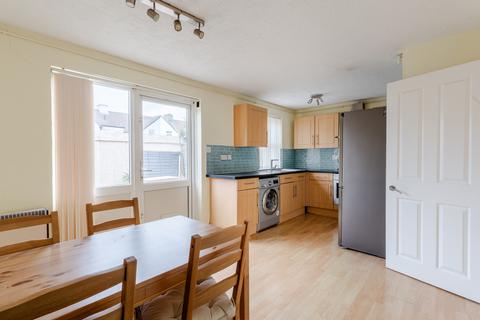 3 bed property, in Napier Road, £289,995