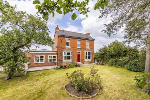 4 bed property, in Dunham Road, £1,100,000
