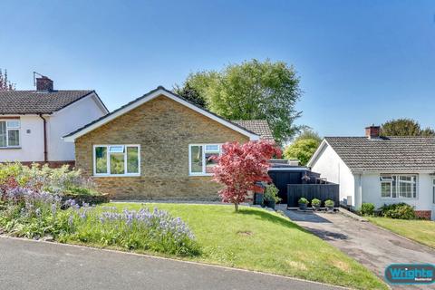 3 bed property, in Leighton Park North, £350,000