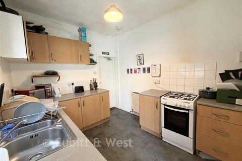 3 bed property, in New Road East, £260,000