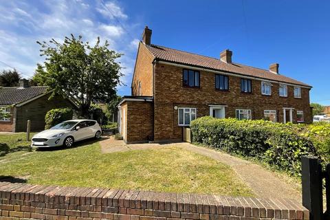 2 bed property, in Elm Park, £300,000