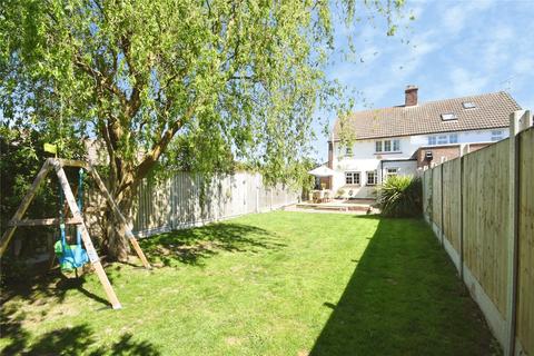3 bed property, in Spring Close, £500,000