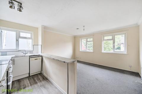 1 bed property, in Sheldon Close, £240,000