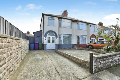 3 bed property, in Castlegate Grove, £300,000
