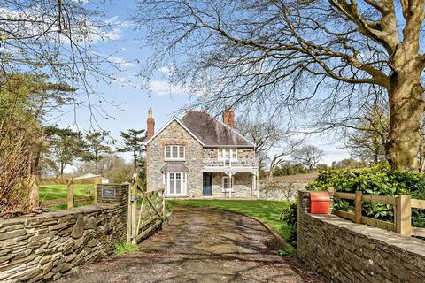 4 bed property, in Near Newport, £825,000