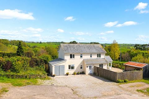 3 bed property, in White Hart Close, £375,000