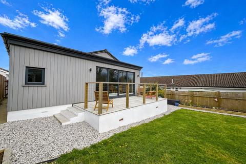 4 bed property, in Moorfield Road, £385,000