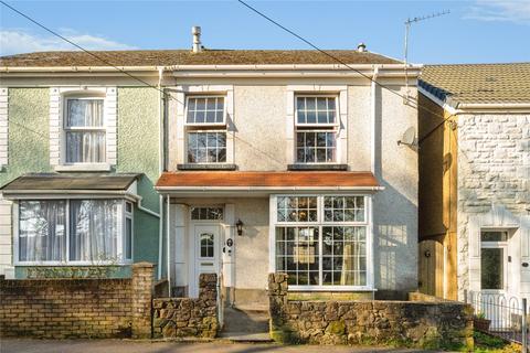 4 bed property, in Woodlands, £220,000