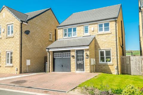 3 bed property, in Ryeland Way, £320,000