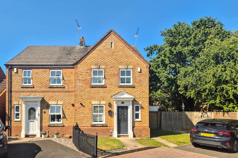 3 bed property, in Doulton Close, £395,000