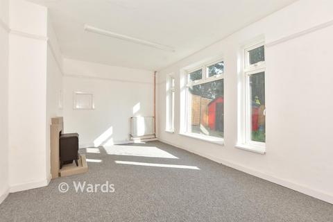 3 bed property, in Tennyson Place, £195,000