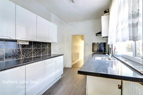 3 bed property, in Hanley Road, £69,000