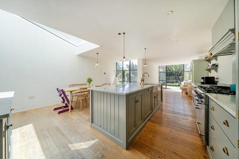4 bed property, in Buckleigh Road, £1,250,000