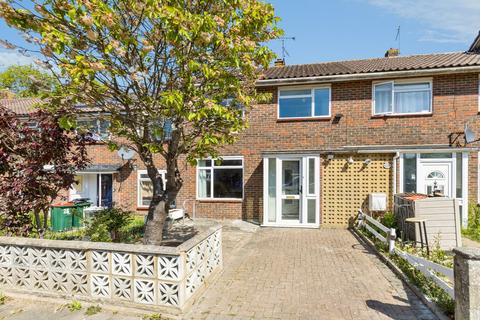 3 bed property, in Paddockhurst Road, £300,000