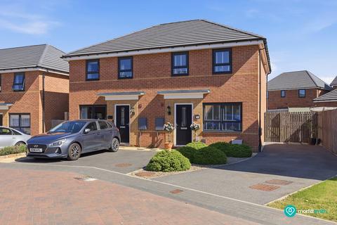 3 bed property, in Harlington Way, £285,000