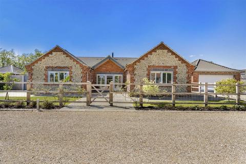 4 bed property, in Arthurs Way, £875,000