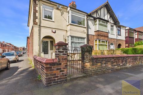 3 bed property, in Queens Road, £155,000