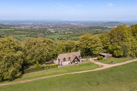 3 bed property, in Painswick Beacon, £900,000